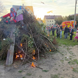 Hexenfeuer 2026 - Nach dem Umzug das Entzünden des Feuers Hexenfeuer 2026 - Nach dem Umzug das Entzünden des Feuers