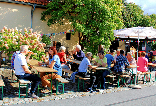 90 Jahre Kriegersiedlung - Straßenfest: Verpflegungsmeile