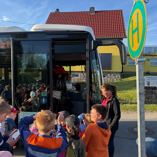 Hexenfeuer 2026 - Ein besonderes Highlight: Hexe Baba Jaga kommt mit dem Bus! Hexenfeuer 2026 - Ein besonderes Highlight: Hexe Baba Jaga kommt mit dem Bus!
