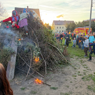 Hexenfeuer 2026 - Nach dem Umzug das Entzünden des Feuers Hexenfeuer 2026 - Nach dem Umzug das Entzünden des Feuers