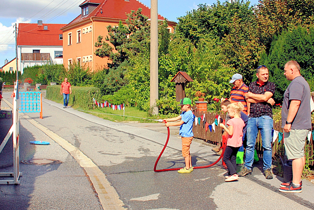 90 Jahre Kriegersiedlung - Straßenfest: Spiele mit der FFW Bischofswerda